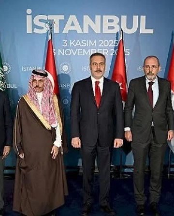 صورة جماعية عقب اجتماع إسطنبول