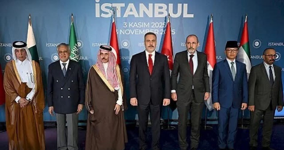 صورة جماعية عقب اجتماع إسطنبول